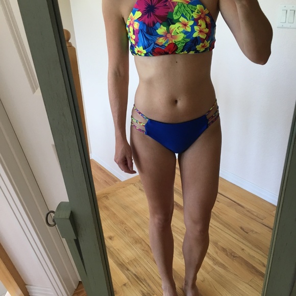 Tropical Two-Piece - Picture 5 of 6